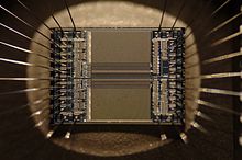 220px-EPROM_Microchip_SuperMacro.jpg