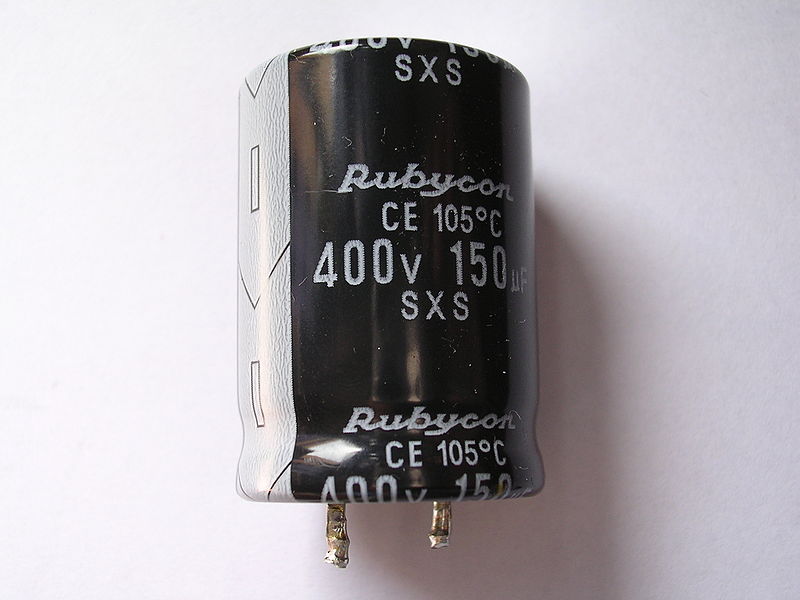 800px-Condensador_electrolitico_150_microF_400V.jpg