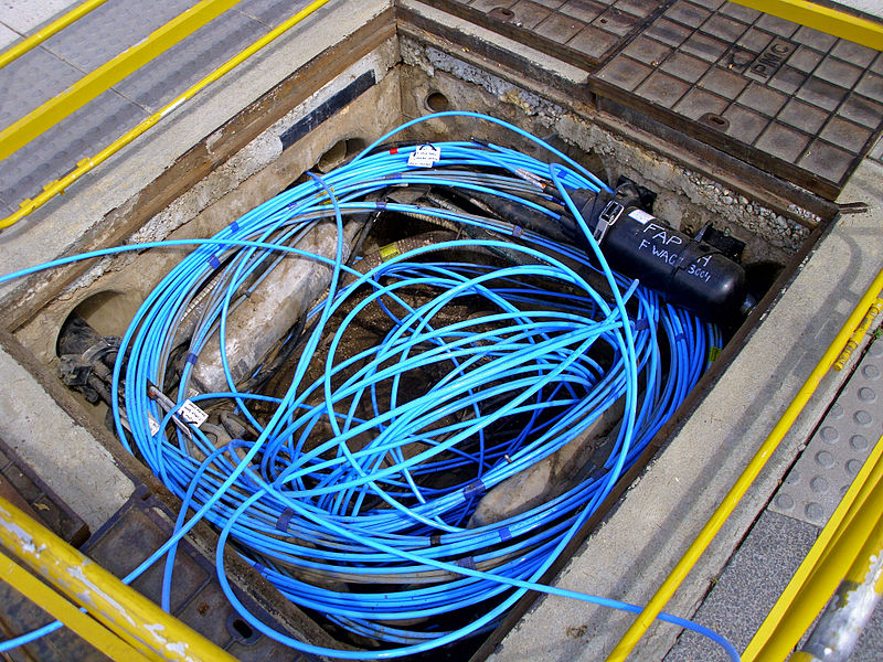 800px-Fibre-optic_cable_in_a_Telstra_pit.jpg